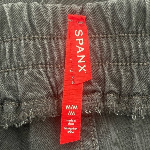 Spanx Stretch Mid Rise Twill Joggers in Washed Black Size Medium - Picture 6 of 13